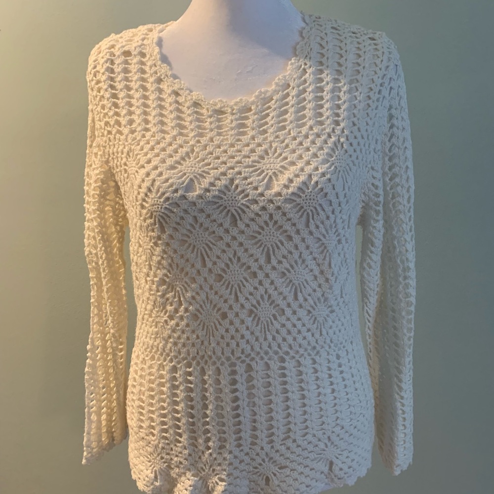 White crochet top w/lined bodice